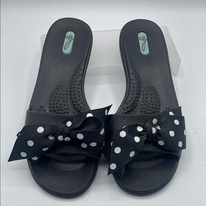 OKAL/OKA B Black Polka Dot Women's rubber Sandals, size M (7-8)